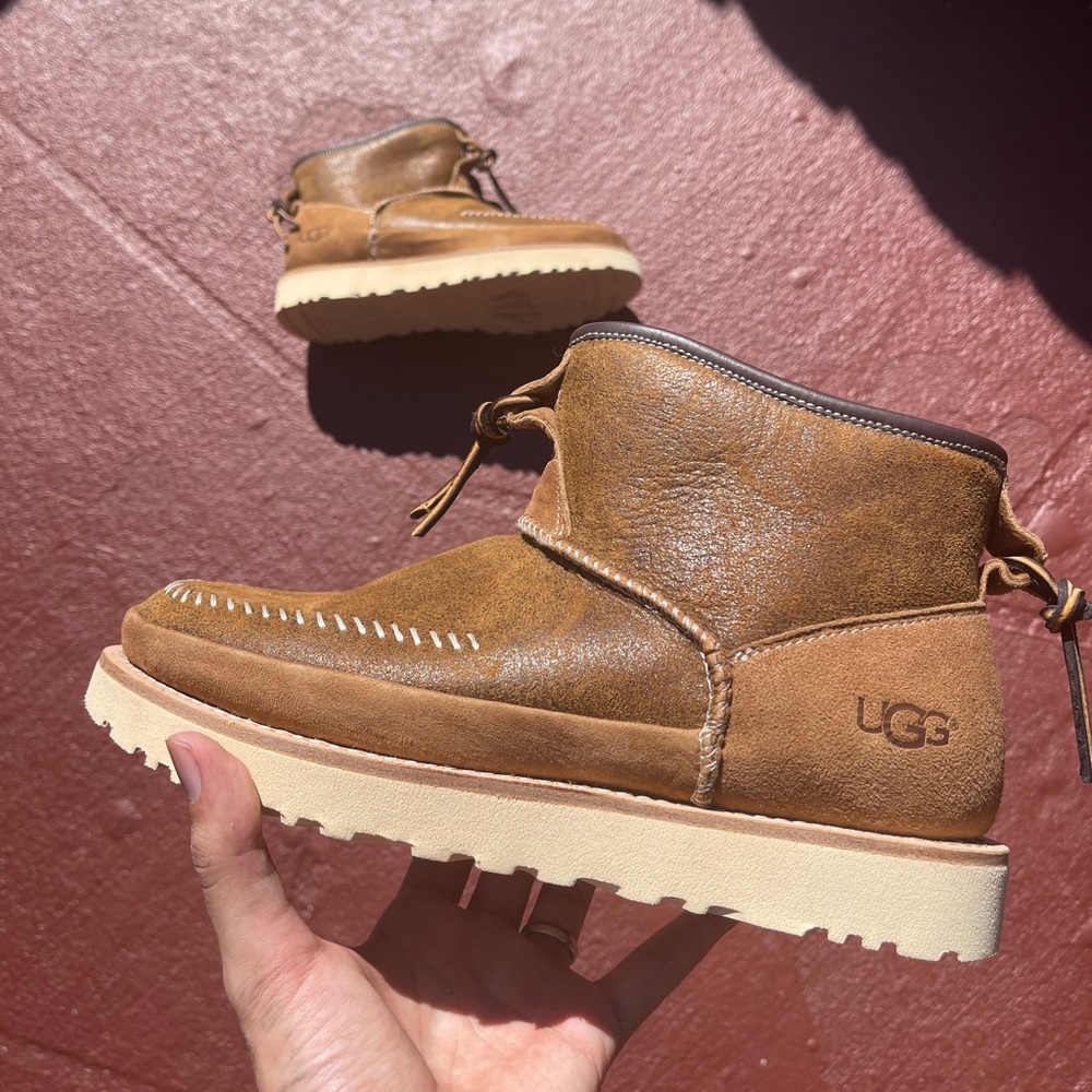 Ugg campfire bomber pull on boot